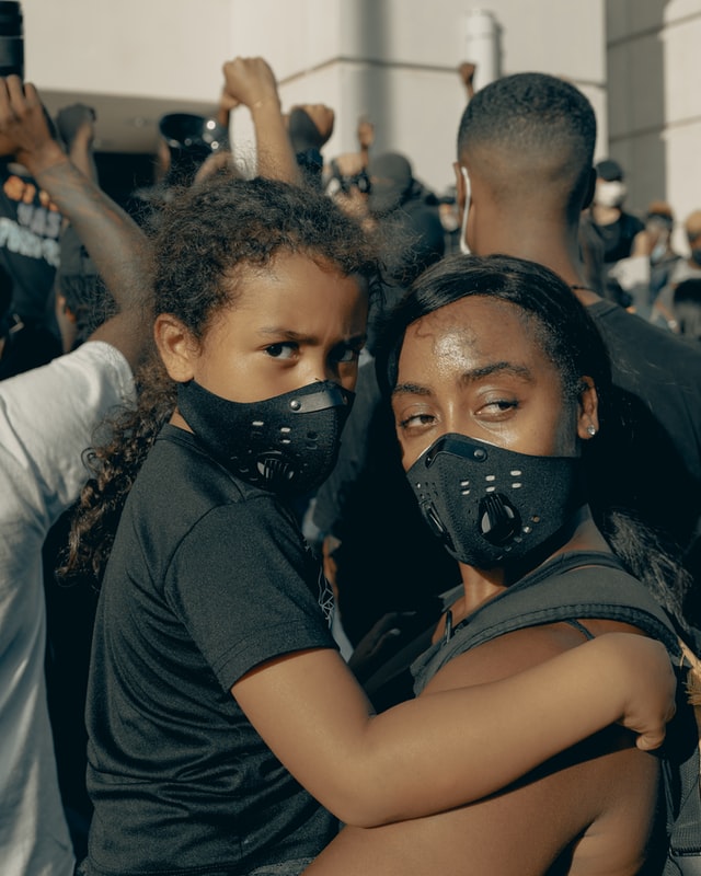 mum and daughter with masks